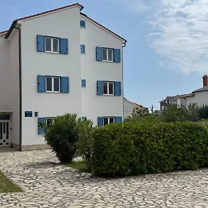  Apartment Theresa